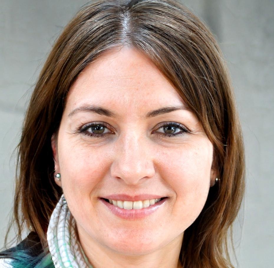 Dr. Sarah Müller - Leitende Finanzexpertin